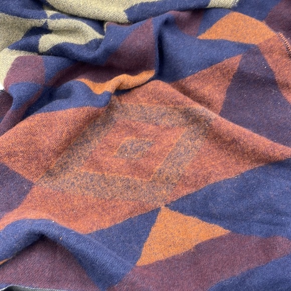 Scarf Wrap Fall Colors Fringed Ends Soft - Picture 7 of 8